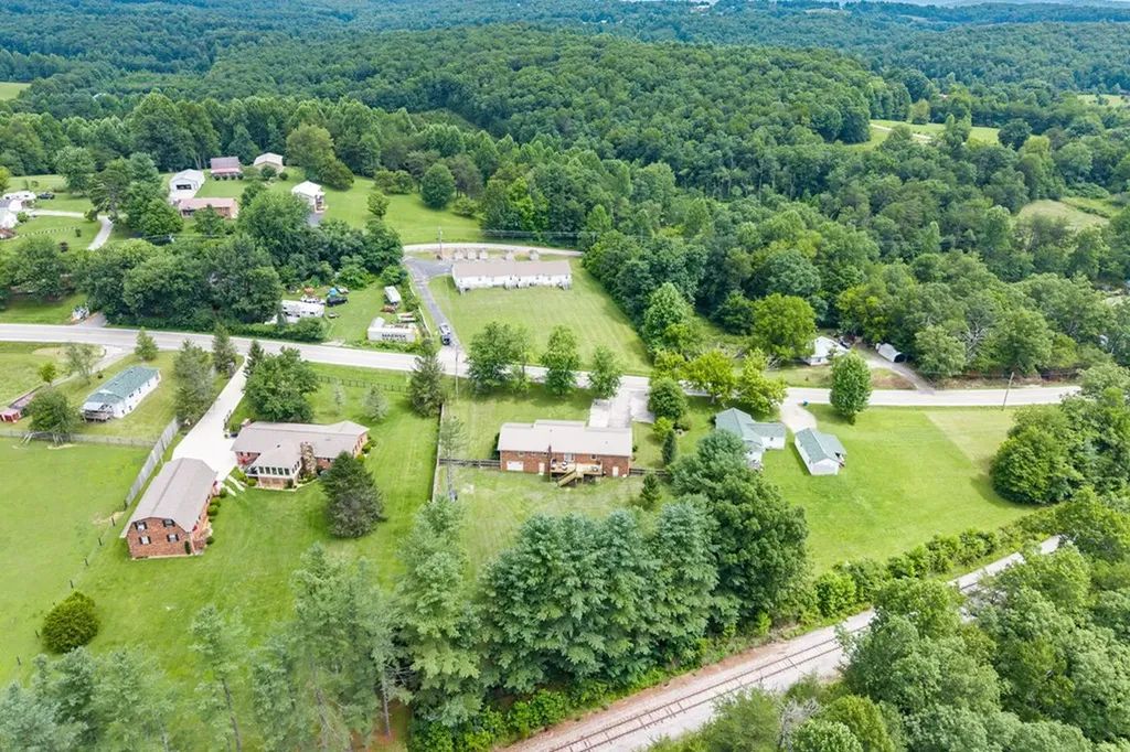 1825 Hanging Limb Monterey TN 38574
