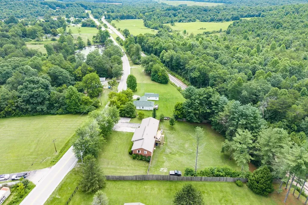 1825 Hanging Limb Monterey TN 38574