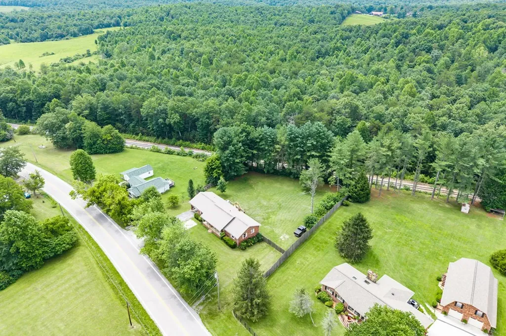 1825 Hanging Limb Monterey TN 38574
