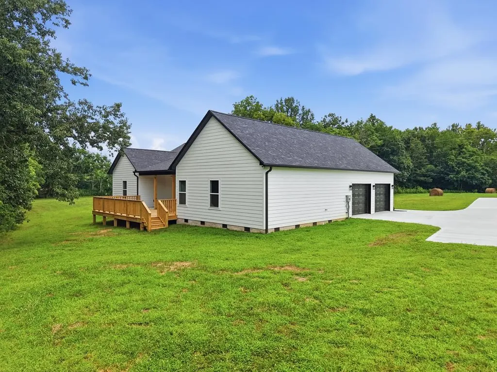 11100 H O Allison Road Baxter TN 38544