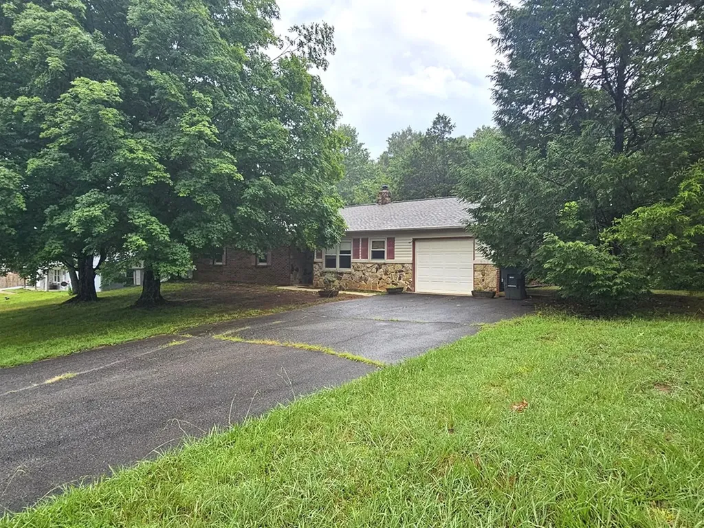 301 Cora Road Cookeville TN 38501