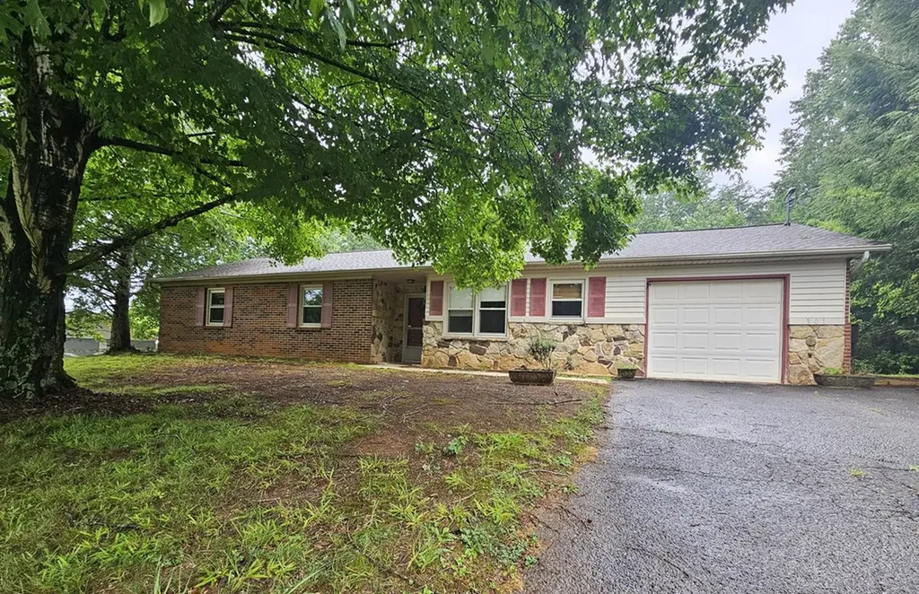 301 Cora Road Cookeville TN 38501
