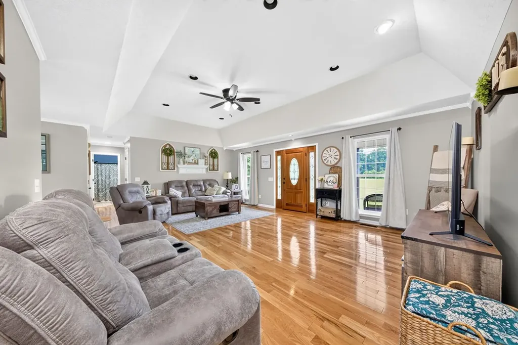 173 Cubb Hollow Gainesboro TN 38562