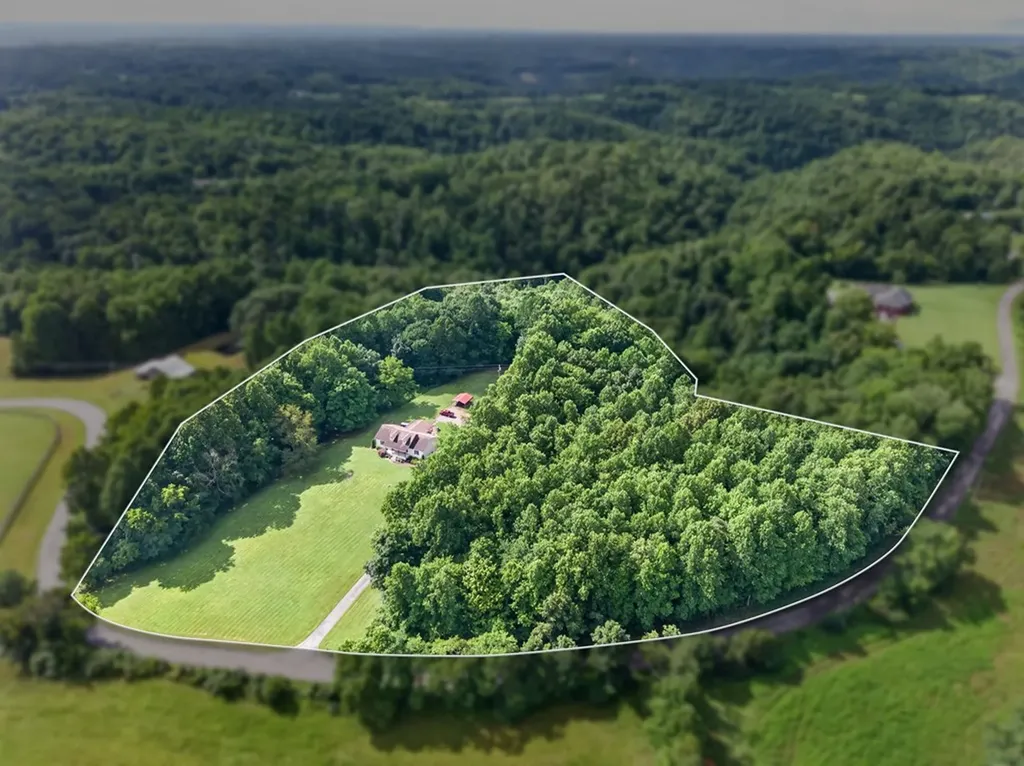 173 Cubb Hollow Gainesboro TN 38562