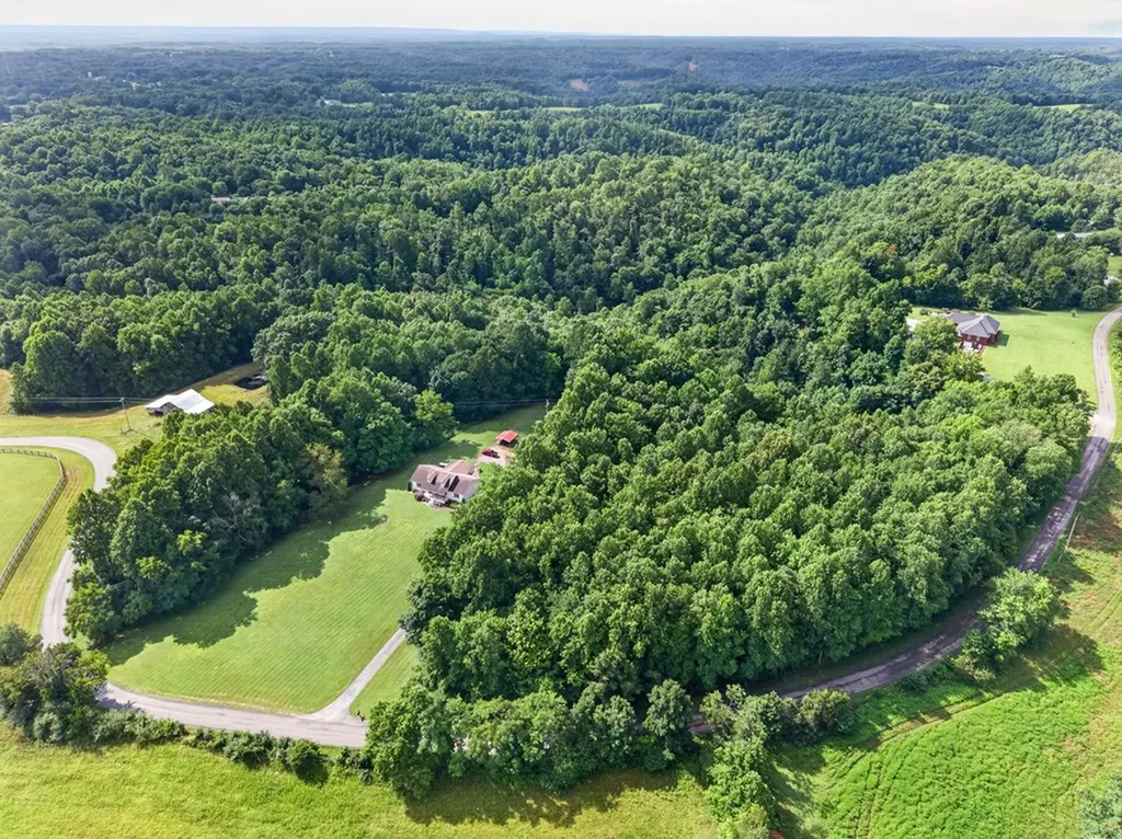 173 Cubb Hollow Gainesboro TN 38562