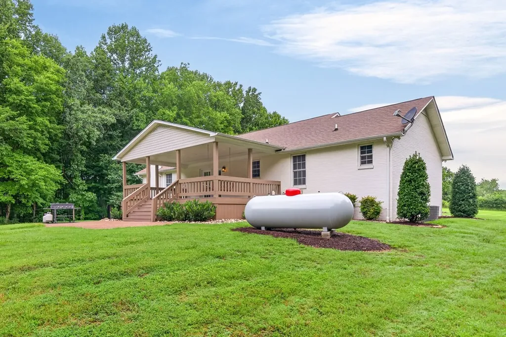 173 Cubb Hollow Gainesboro TN 38562