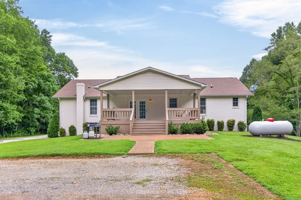 173 Cubb Hollow Gainesboro TN 38562