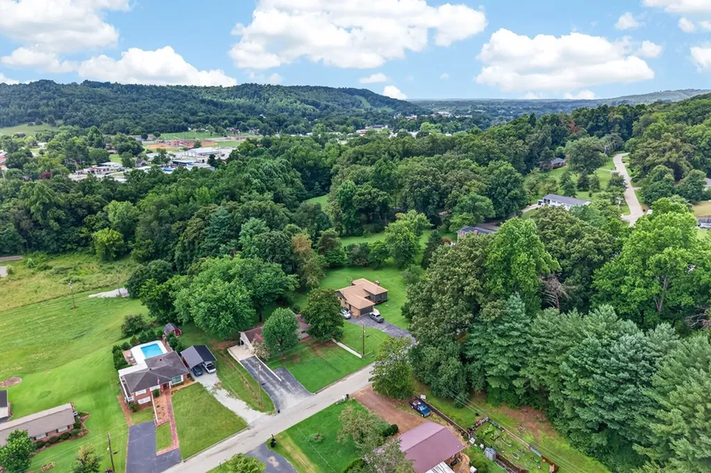 311 S Hillcrest Livingston TN 38570