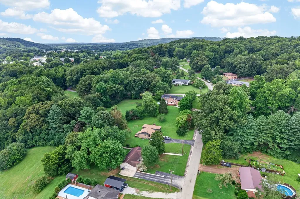 311 S Hillcrest Livingston TN 38570