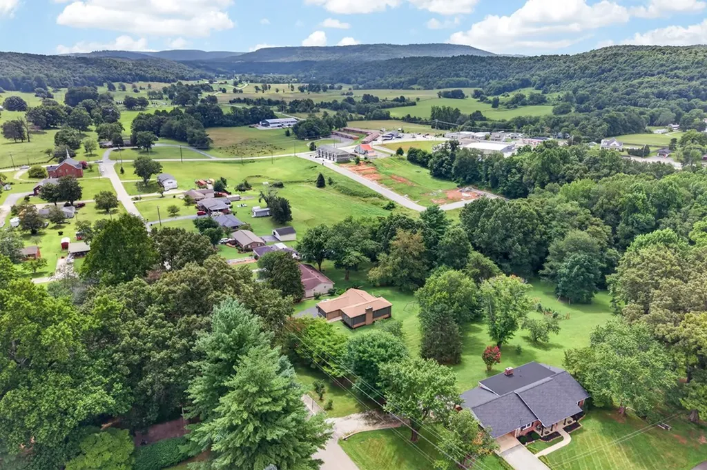 311 S Hillcrest Livingston TN 38570
