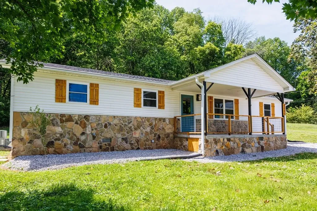 4543 S Creek Road Cookeville TN 38506