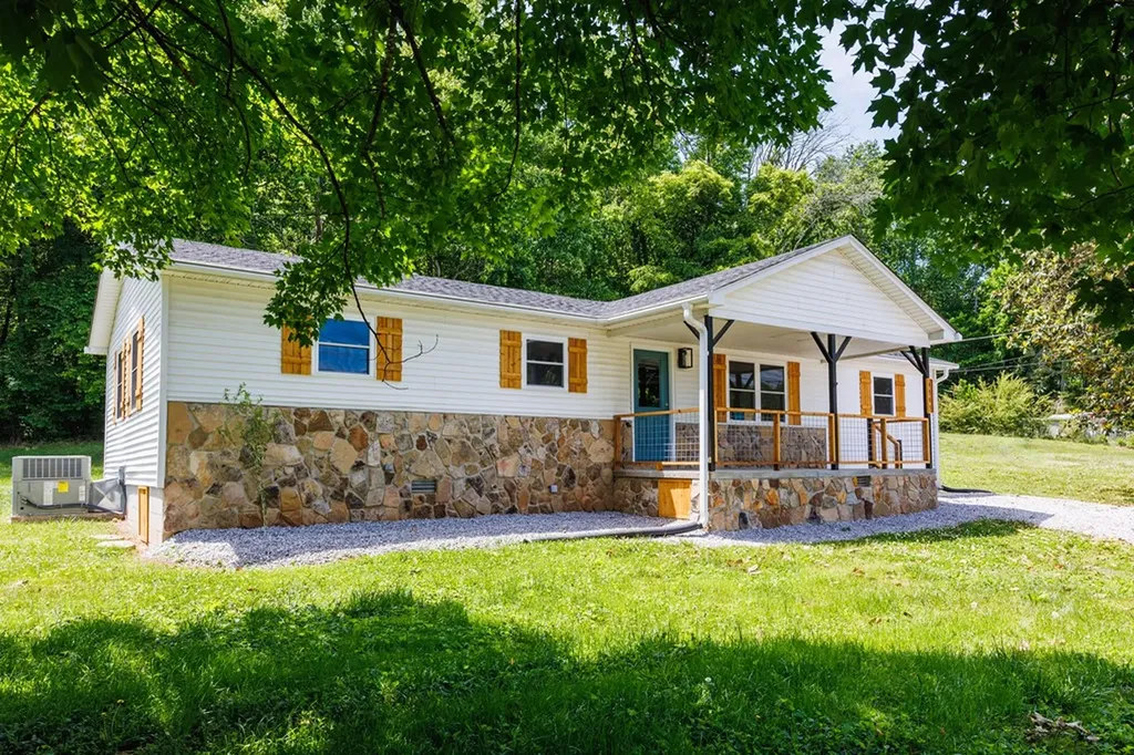 4543 S Creek Road Cookeville TN 38506