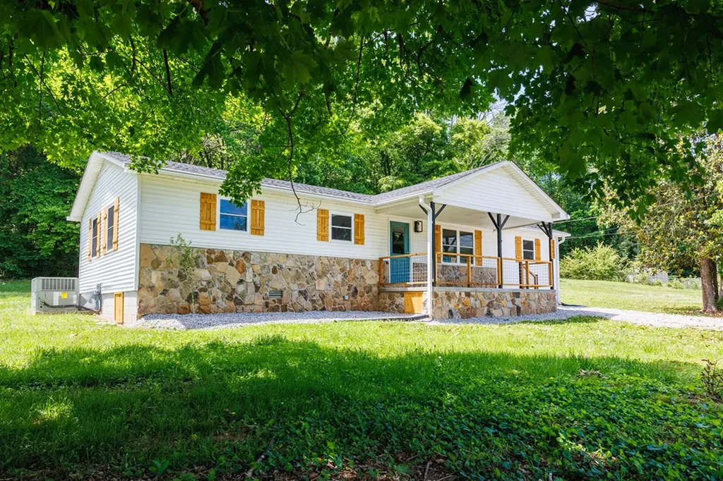 4543 S Creek Road Cookeville TN 38506