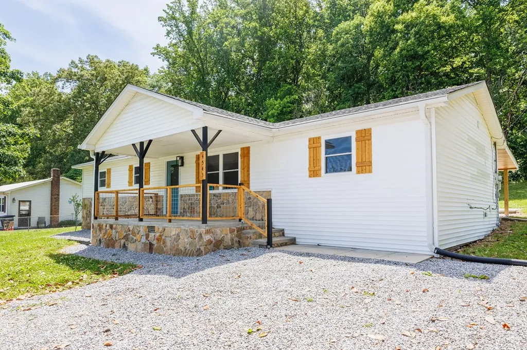 4543 S Creek Road Cookeville TN 38506