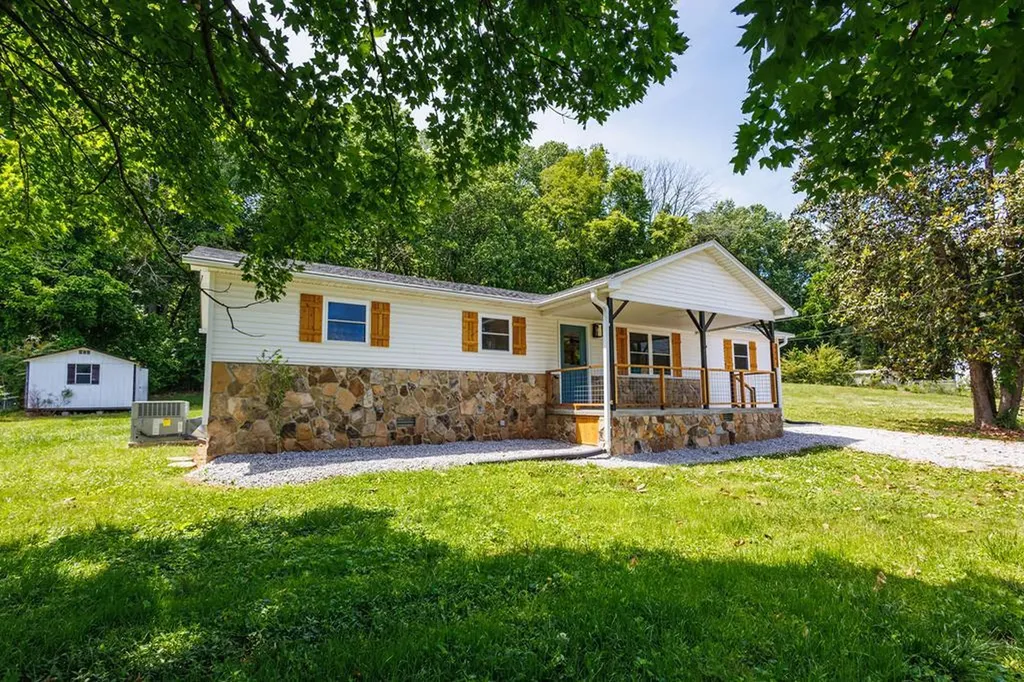 4543 S Creek Road Cookeville TN 38506