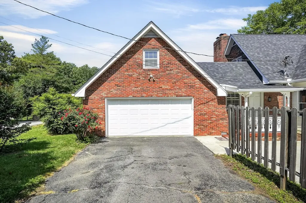 209 Myers Street Livingston TN 38570