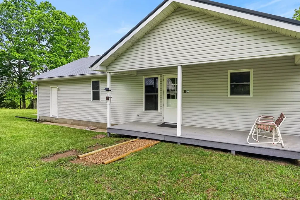 8607 Crossville Highway Sparta TN 38583
