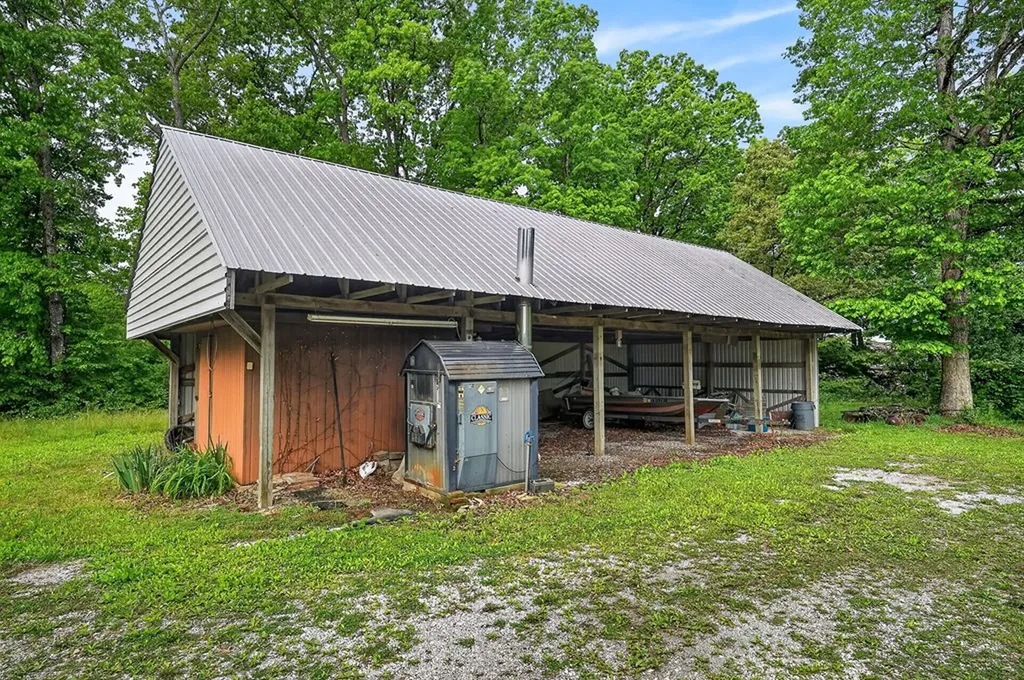 8607 Crossville Highway Sparta TN 38583