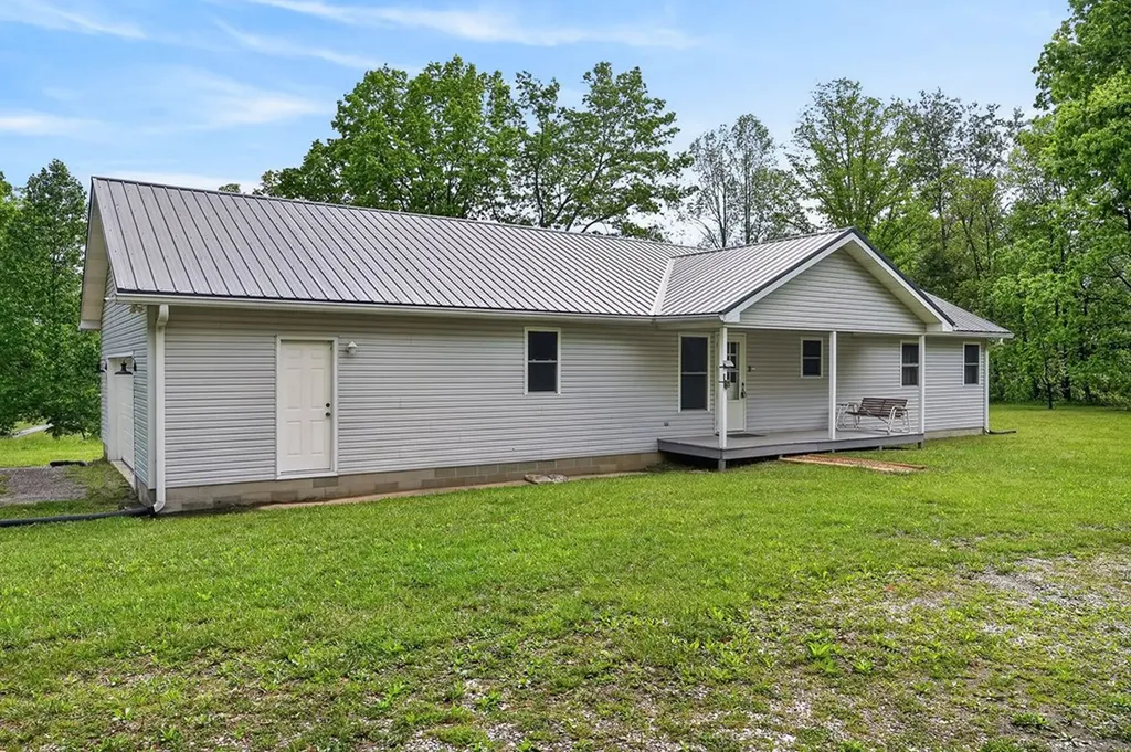 8607 Crossville Highway Sparta TN 38583