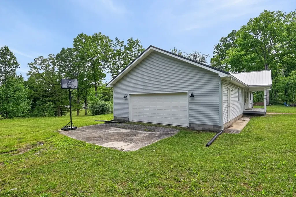 8607 Crossville Highway Sparta TN 38583