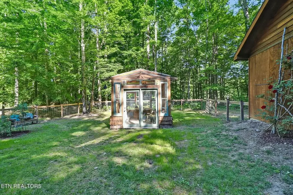 737 Edd Linder Road Jamestown TN 38556-6495