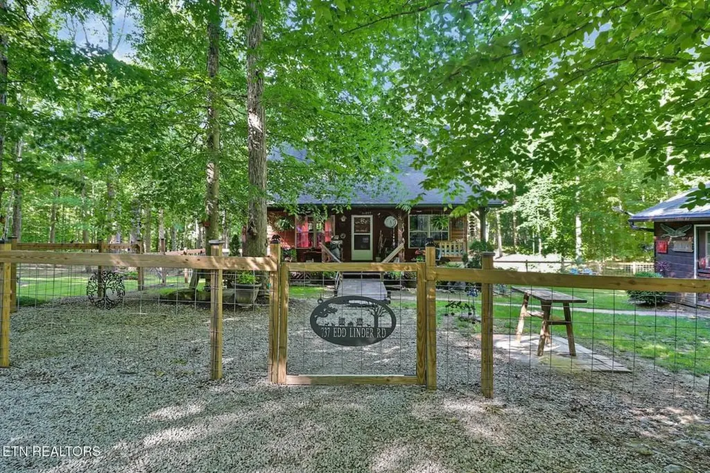 737 Edd Linder Road Jamestown TN 38556-6495