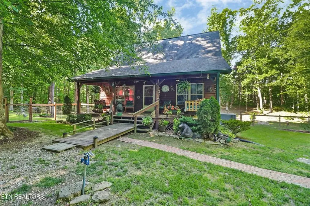 737 Edd Linder Road Jamestown TN 38556-6495