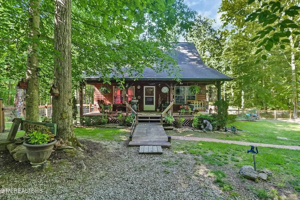 737 Edd Linder Road Jamestown TN 38556-6495
