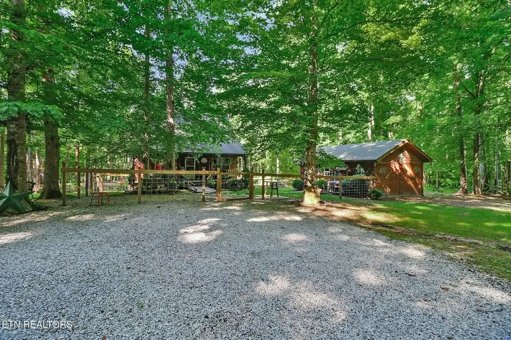737 Edd Linder Road Jamestown TN 38556-6495