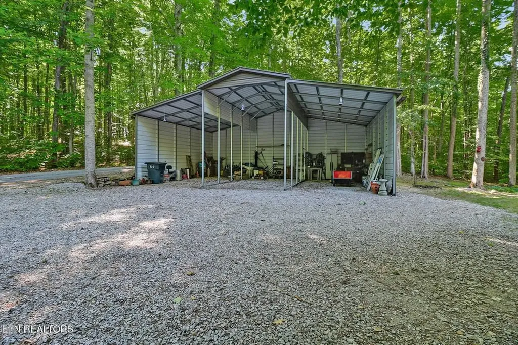 737 Edd Linder Road Jamestown TN 38556-6495