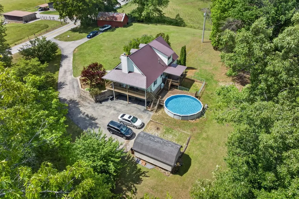 2876 Hilham Highway Hilham TN 38568