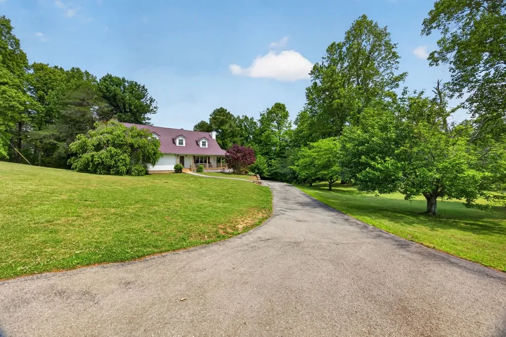2876 Hilham Highway Hilham TN 38568