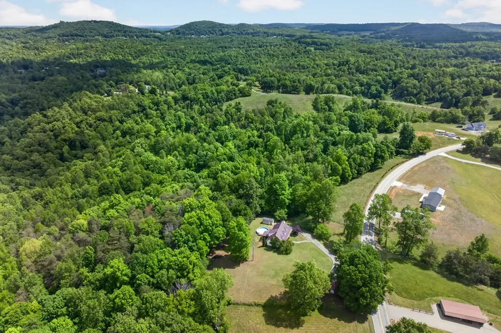 2876 Hilham Highway Hilham TN 38568