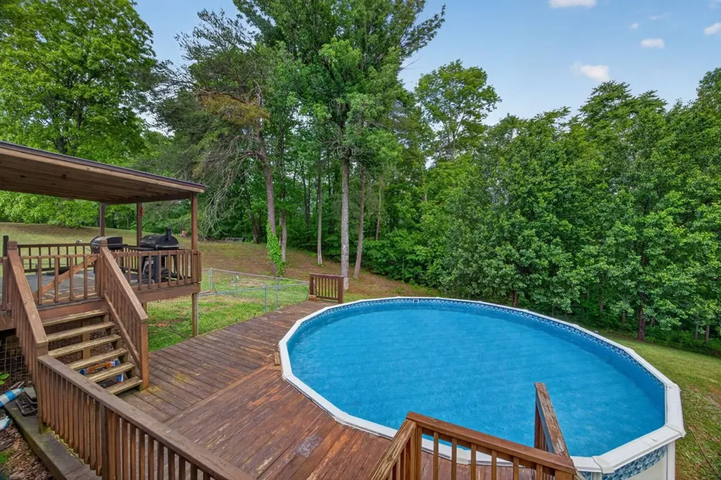 2876 Hilham Highway Hilham TN 38568