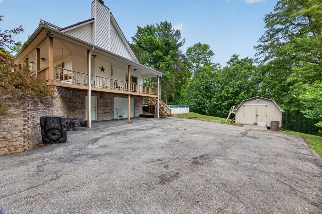 2876 Hilham Highway Hilham TN 38568