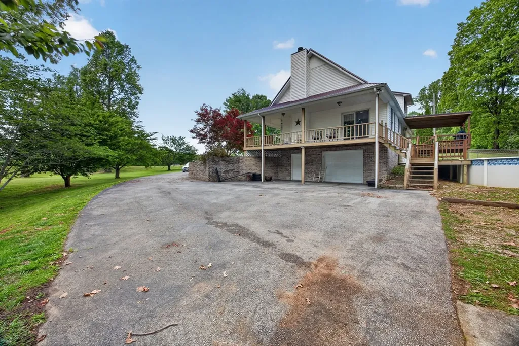 2876 Hilham Highway Hilham TN 38568