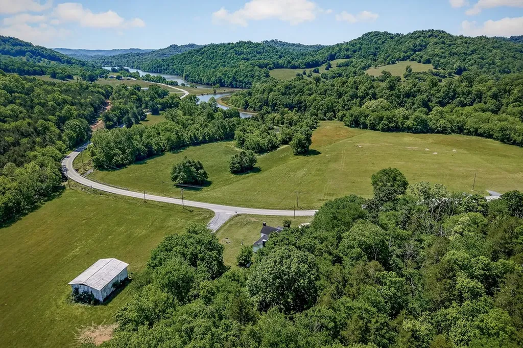 914 Wartrace Highway Pleasant Shade TN 37145