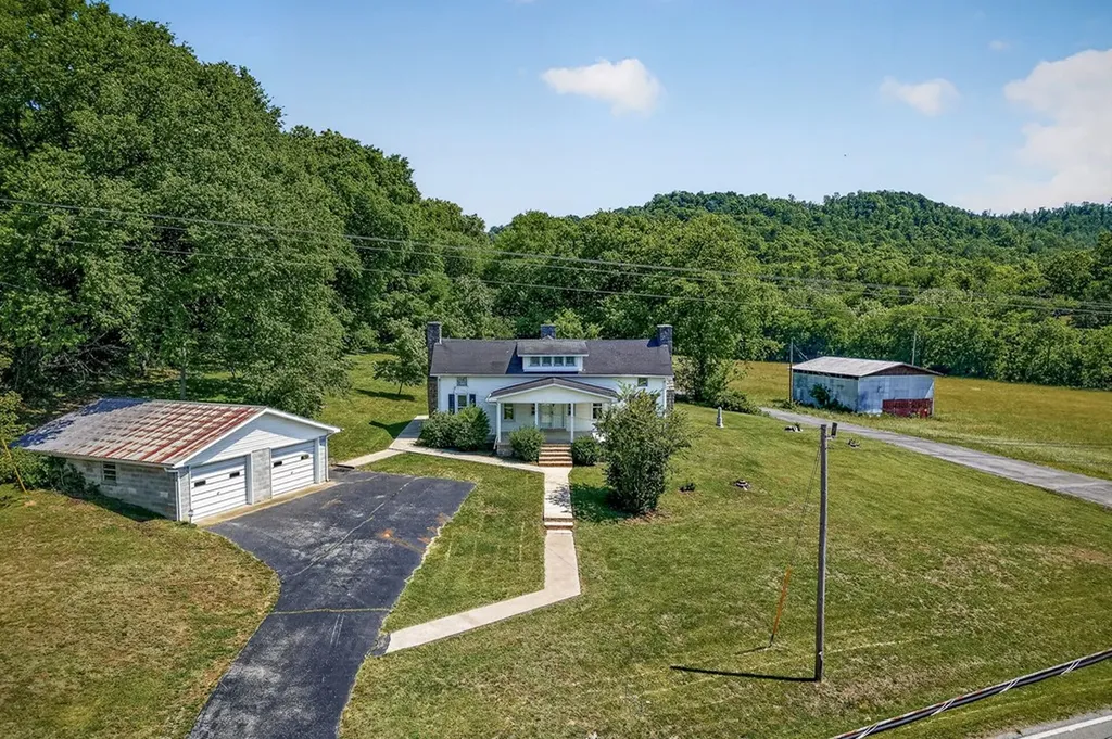 914 Wartrace Highway Pleasant Shade TN 37145