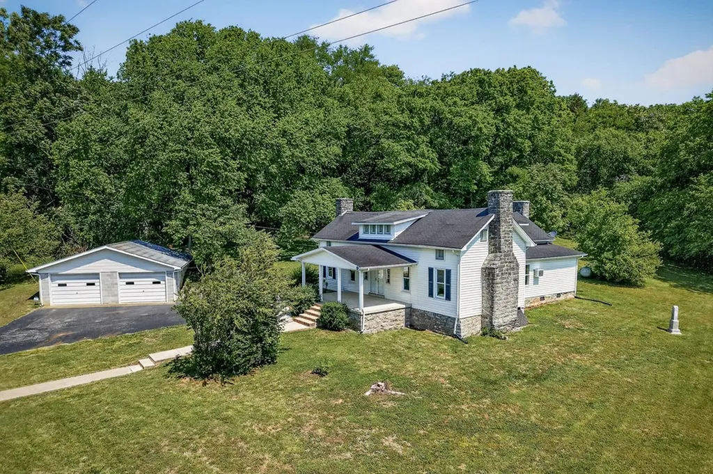 914 Wartrace Highway Pleasant Shade TN 37145