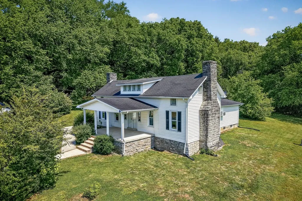 914 Wartrace Highway Pleasant Shade TN 37145