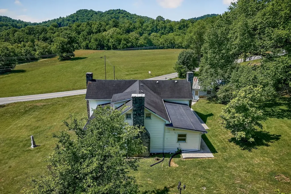914 Wartrace Highway Pleasant Shade TN 37145