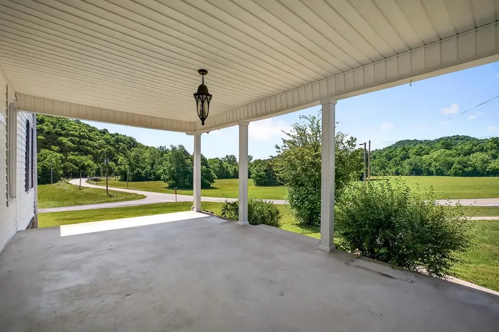 914 Wartrace Highway Pleasant Shade TN 37145