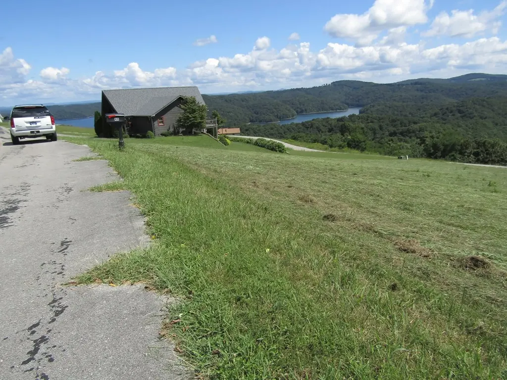 48 E. Swan Ridge Road Hilham TN 38568