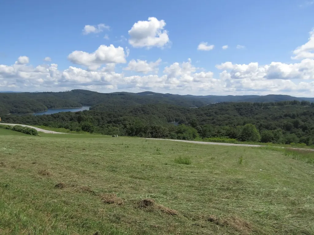 48 E. Swan Ridge Road Hilham TN 38568