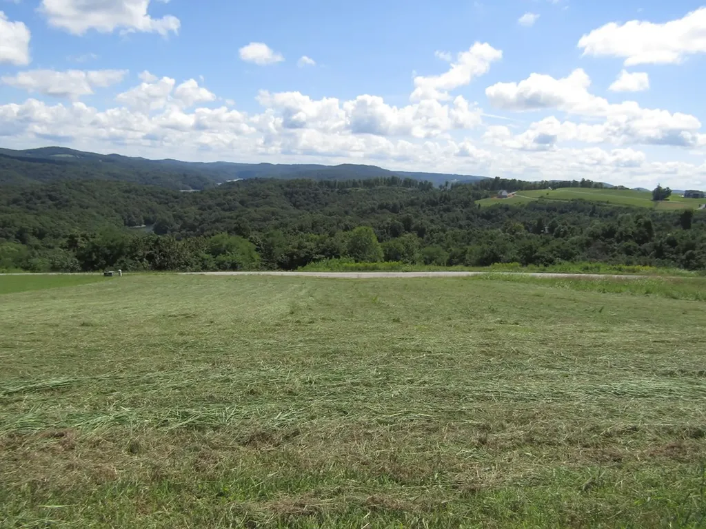 48 E. Swan Ridge Road Hilham TN 38568
