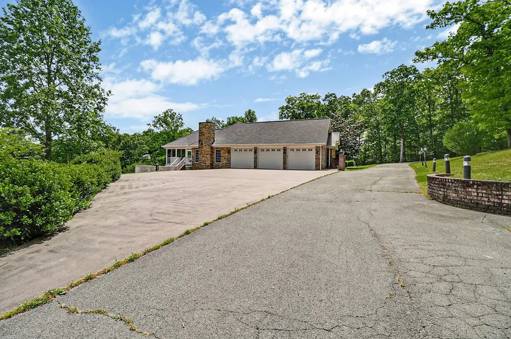 310 Old Stage Coach Road Crossville TN 38571