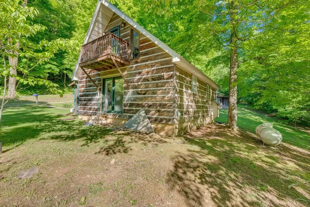 755 Woody Road Byrdstown TN 38549