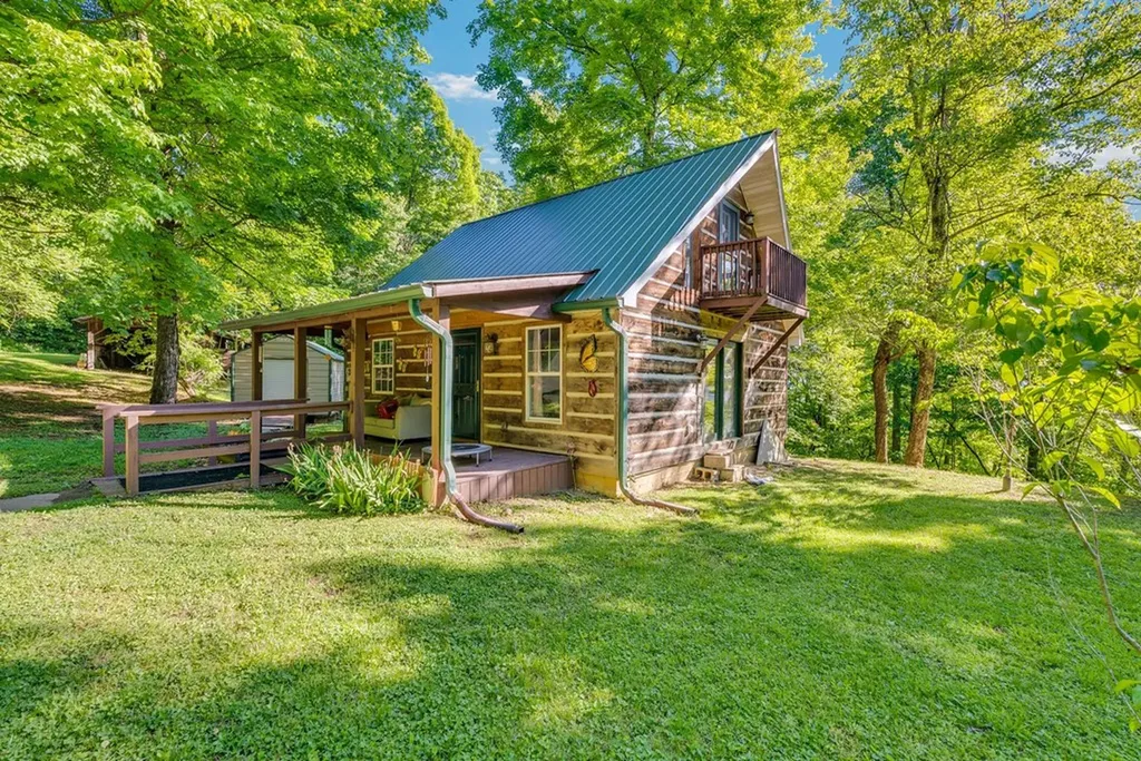 755 Woody Road Byrdstown TN 38549