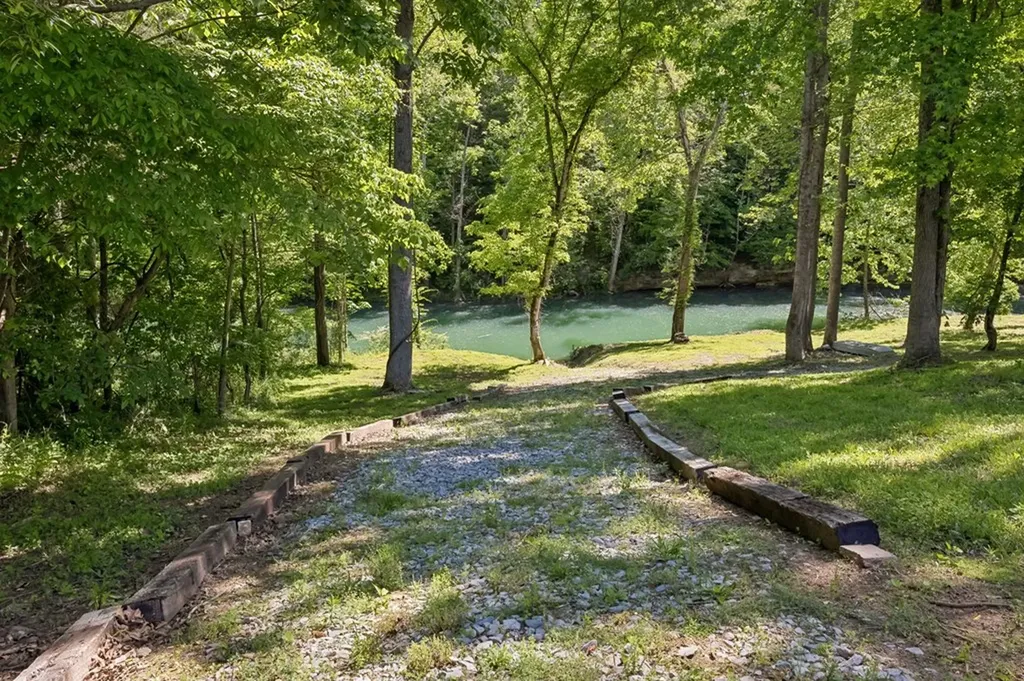 6777 Spencer Road Rock Island TN 38581