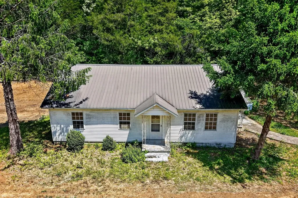 Whitleyville TN, 2176 Jennings Creek Road
